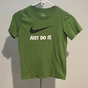 Nike Kids Tee in Green with Black Logo